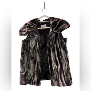 Tahari woman’s plush vest